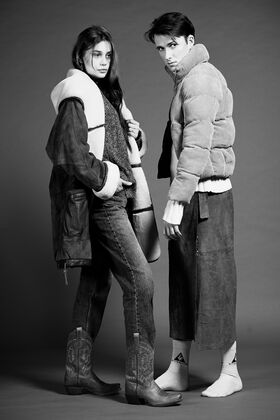 Oxfam Deutschland – 2 Models in stylischer Secondhandkleidung aus dem Oxfam-Shop. Fotograf: Lea Kutschke, Geraldine Kutschke / TWIINZ.